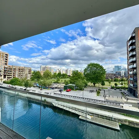 Spacious & Serene 2 Bed, Sleeps 6 With Canal View And Underground Parking